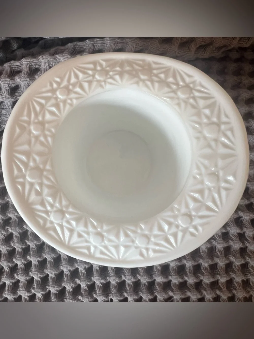 Vintage Fenton Daisy and Button Milk Glass Bud Vase - Picture 4 of 7
